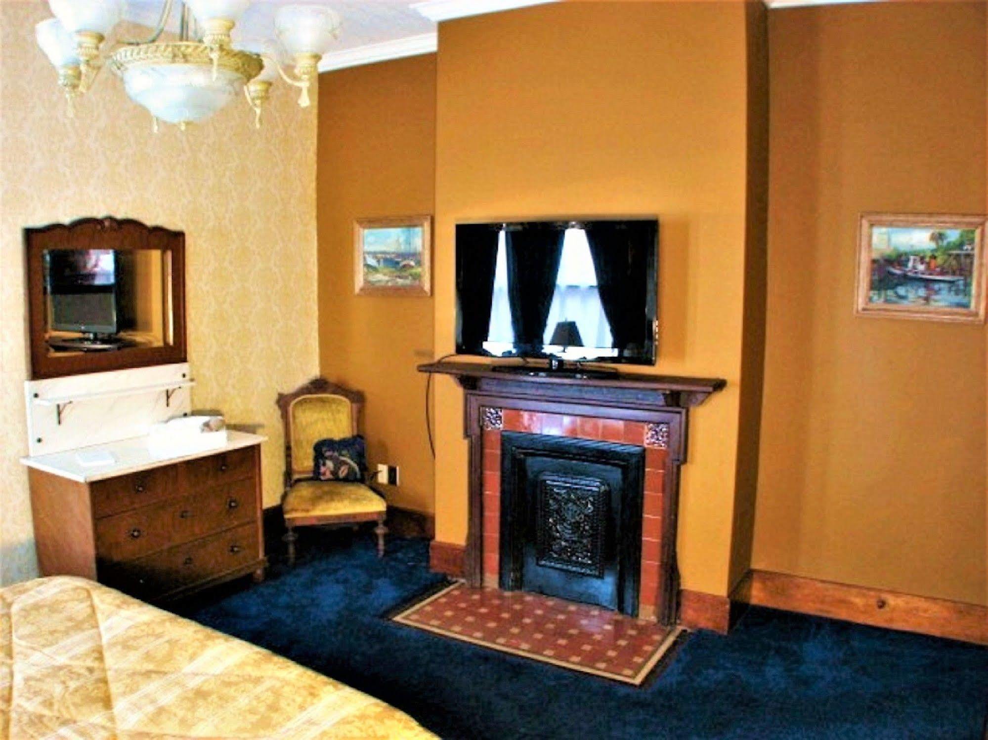 Herrold On Hill Bed And Breakfast Wabash Exterior photo